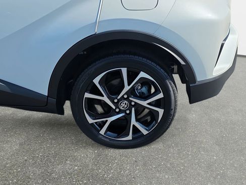 Used 2021 Toyota C-HR XLE FWD image 31