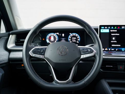 Used 2025 Volkswagen Tiguan S AWD/4WD image 23