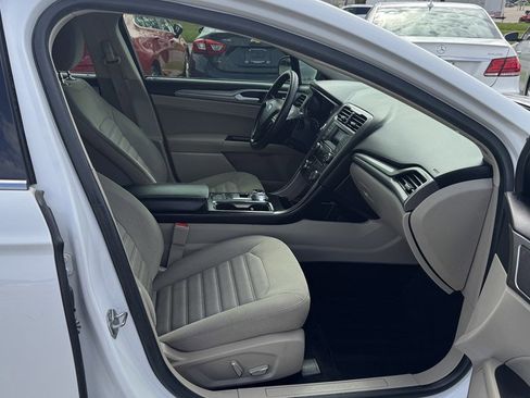 Used 2018 Ford Fusion SE FWD image 27