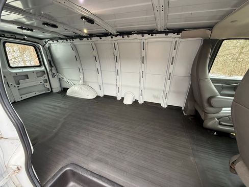 Used 2021 Chevrolet Express 2500 Work Van w/ Driver Convenience Package image 6