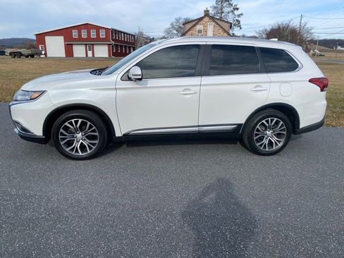 Used 2018 Mitsubishi Outlander SEL image 2