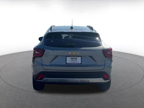 Used 2025 Chevrolet Trax LT FWD image 12