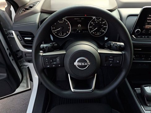 Used 2023 Nissan Rogue S AWD/4WD image 18
