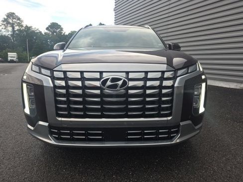 Used 2024 Hyundai Palisade Calligraphy FWD image 2