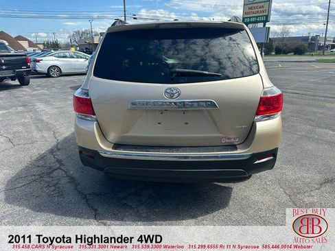 Used 2011 Toyota Highlander SE w/ Tow Pkg image 4