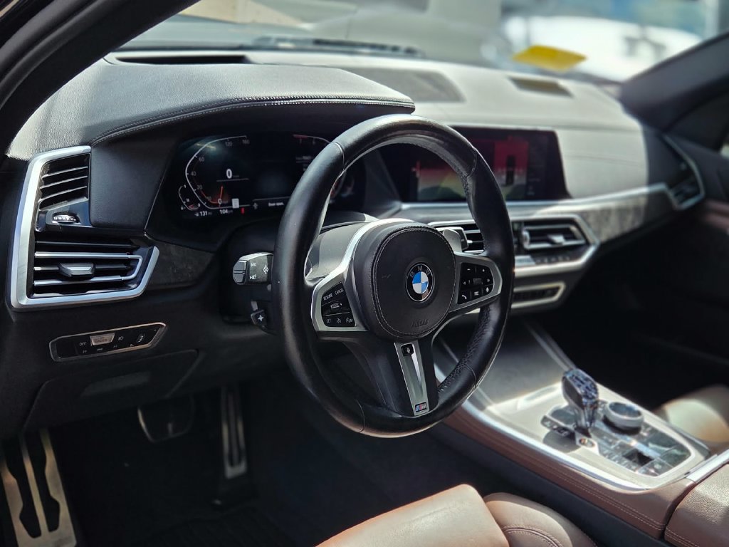 Used 2022 BMW X5 xDrive40i w/ M Sport Package AWD/4WD image 13