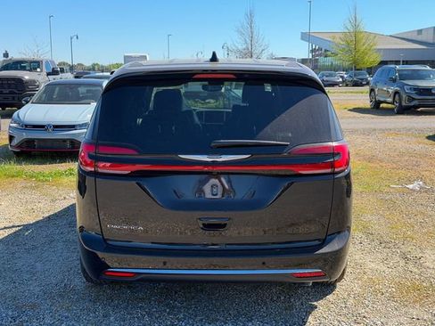 New 2026 Chrysler Pacifica Select FWD image 7