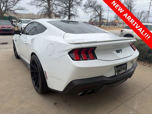 Used 2025 Ford Mustang GT Premium image 3