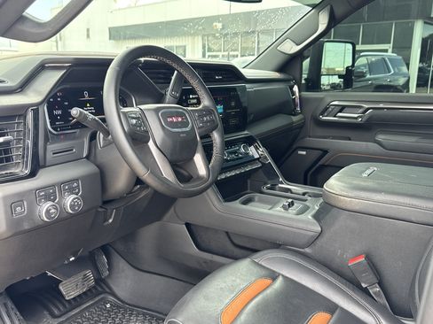 Used 2025 GMC Sierra 2500 AT4 AWD/4WD image 5