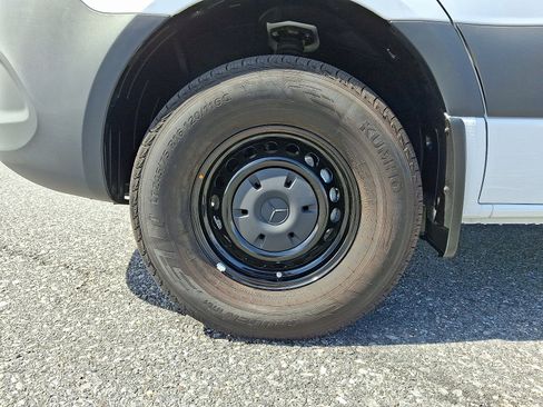 Used 2024 Mercedes-Benz Sprinter 2500 image 9