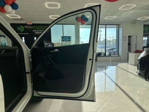 Used 2021 Volkswagen Tiguan SE R-Line image 36