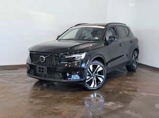 Used 2023 Volvo XC40 B5 Plus w/ Protection Package Premier video 1