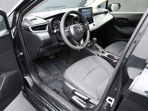 Used 2022 Toyota Corolla LE image 2