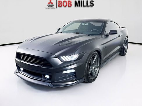 Used 2017 Ford Mustang GT RWD image 3