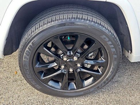 Used 2021 Jeep Grand Cherokee Laredo X RWD image 9