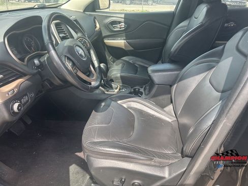 Used 2018 Jeep Cherokee Limited AWD/4WD image 11