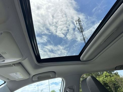 Used 2019 Toyota RAV4 XLE FWD image 18