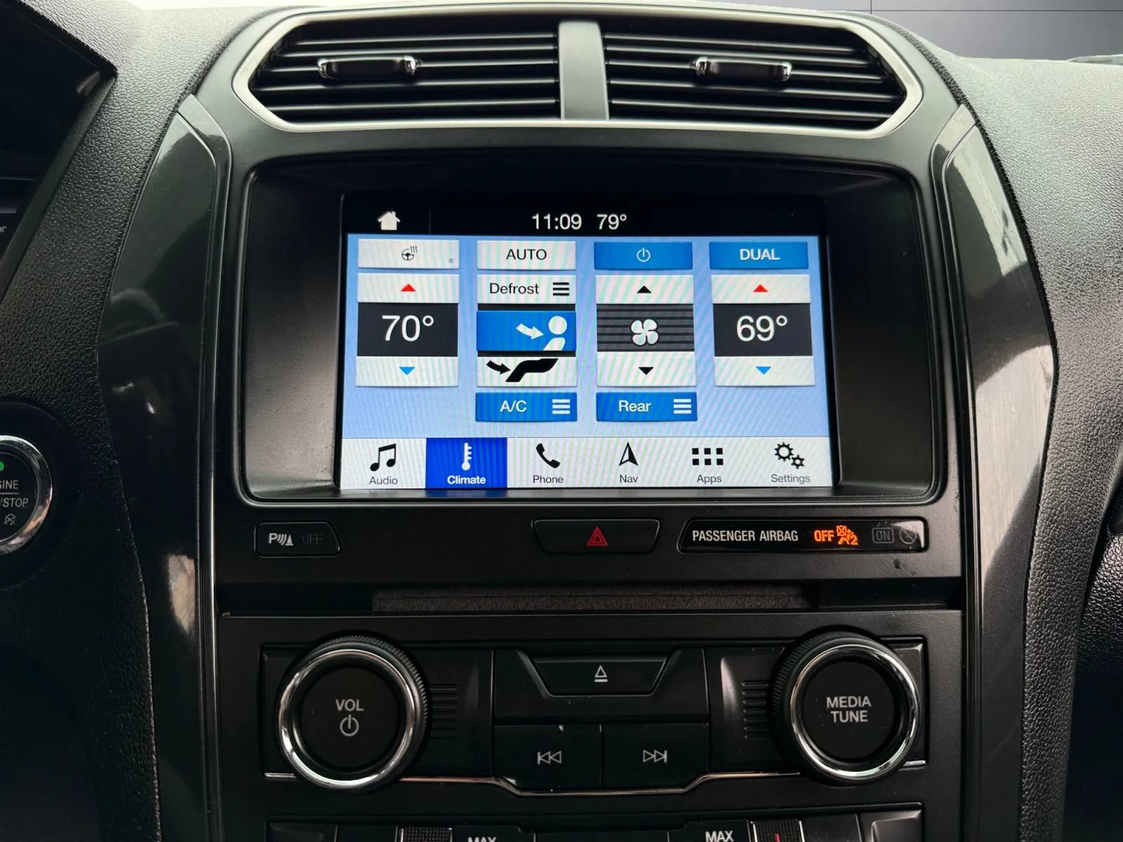 Used 2017 Ford Explorer XLT w/ Equipment Group 202A AWD/4WD image 32