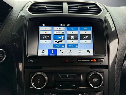 Used 2017 Ford Explorer XLT w/ Equipment Group 202A AWD/4WD image 32
