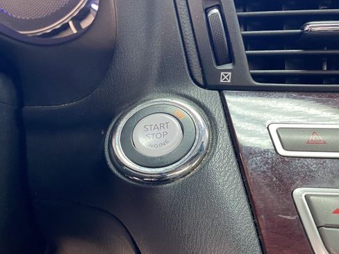 Used 2018 INFINITI Q70 Luxe w/ Cargo Package image 27