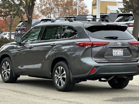 Used 2022 Toyota Highlander XLE image 6