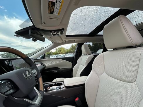 Used 2025 Lexus RX 350 w/ Accessory Package (P3) AWD/4WD image 12