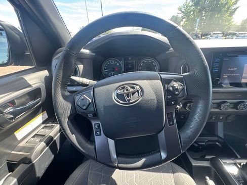 Used 2019 Toyota Tacoma TRD Off-Road w/ Technology Package AWD/4WD image 20