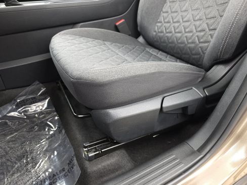 Used 2026 Nissan Kicks SV w/ SV Premium Package FWD image 25
