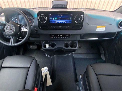 Used 2025 Mercedes-Benz Sprinter 2500 image 16