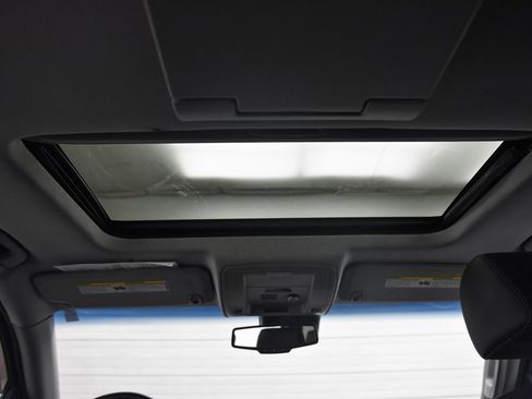 Used 2015 Chevrolet Suburban LTZ image 24