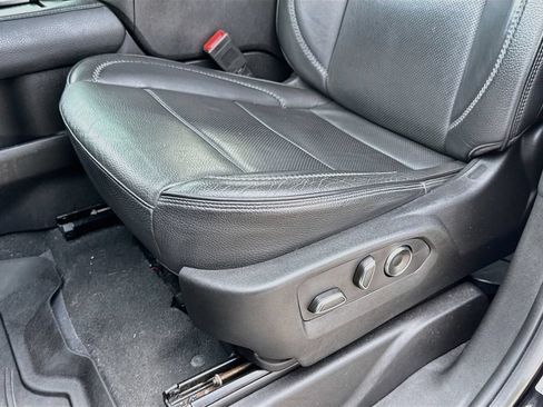 Used 2023 GMC Yukon XL Denali AWD/4WD image 22