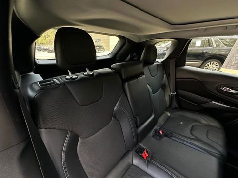 Used 2019 Jeep Cherokee Limited image 40