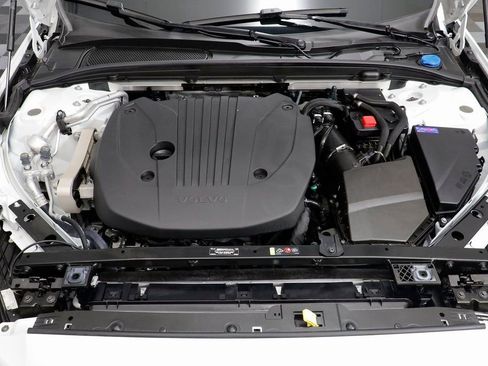 Used 2024 Volvo V60 B5 Cross Country Ultimate image 25