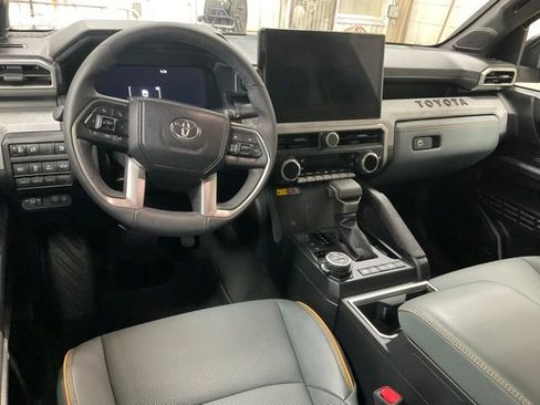 Used 2024 Toyota Tacoma TRD Off-Road image 9