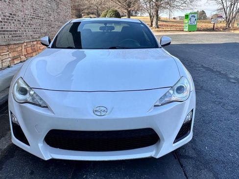 Used 2015 Scion FR-S Base 2dr Coupe 6M image 2