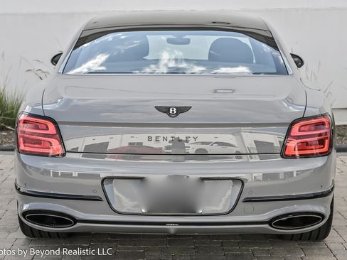 Used 2025 Bentley Flying Spur Plug-In Hybrid AWD/4WD image 11
