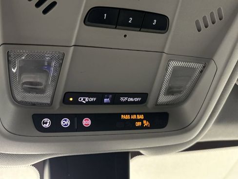 Used 2020 Chevrolet Equinox LT w/ Driver Convenience Package image 46