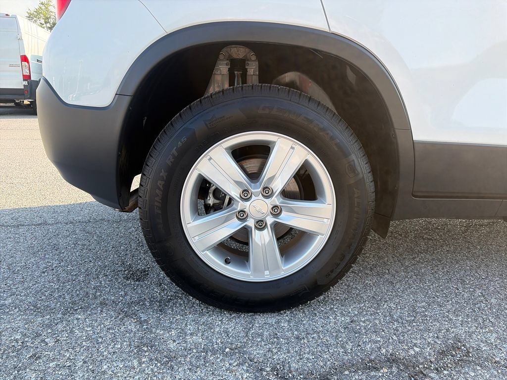 Used 2015 Chevrolet Trax LT w/ LT Plus Package AWD/4WD image 39