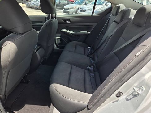 Used 2024 Nissan Altima 2.5 SV w/ SV Premium Package FWD image 7