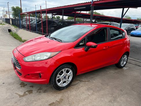 Used 2015 Ford Fiesta SE FWD image 1