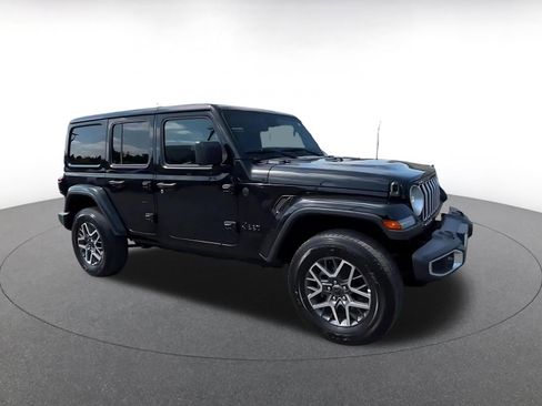 Used 2025 Jeep Wrangler Unlimited Sahara AWD/4WD image 2