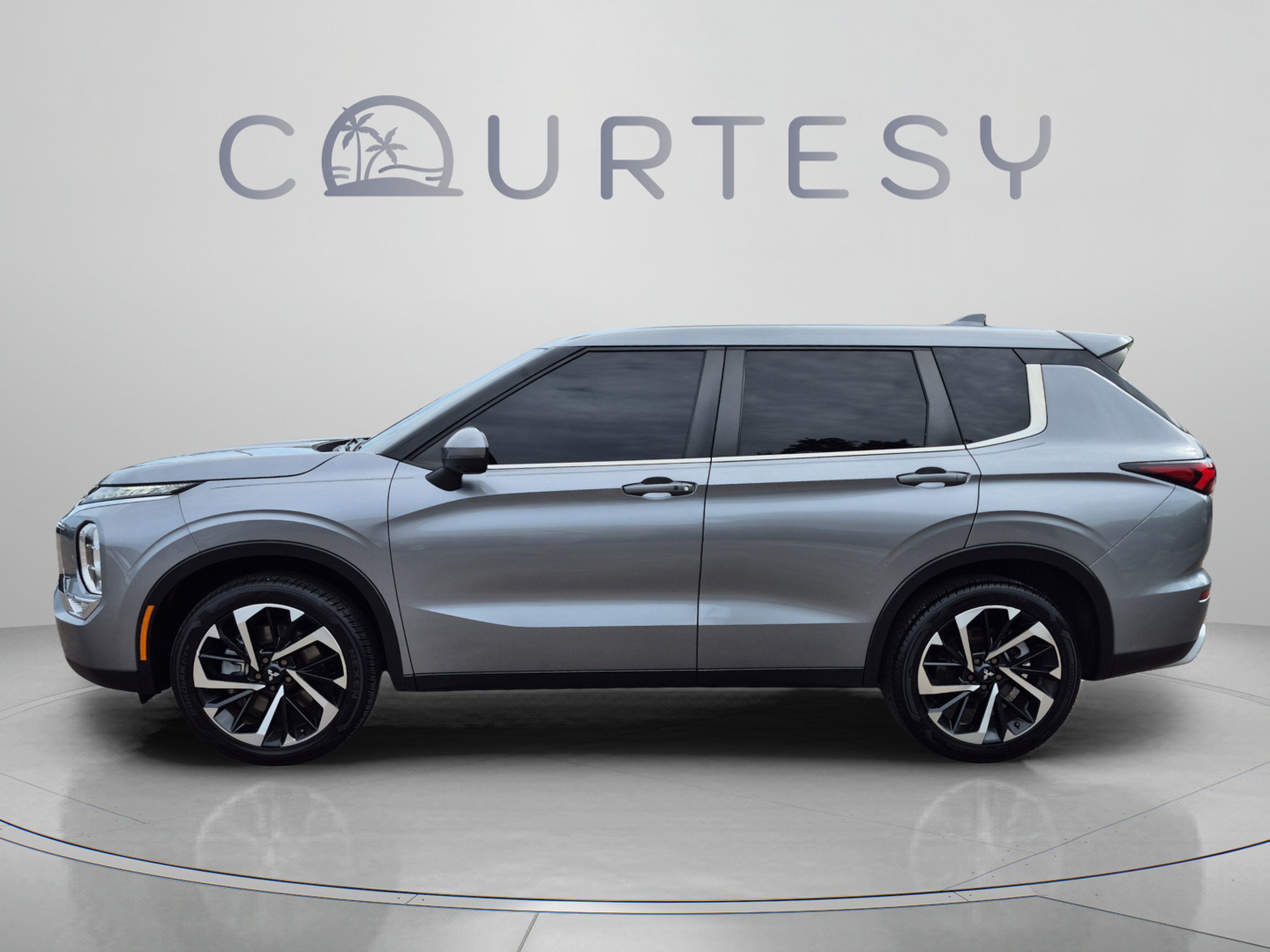 Used 2022 Mitsubishi Outlander SE FWD image 2
