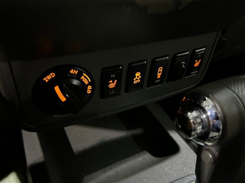 Used 2014 Nissan Frontier SV w/ SV Value Truck Package AWD/4WD image 13