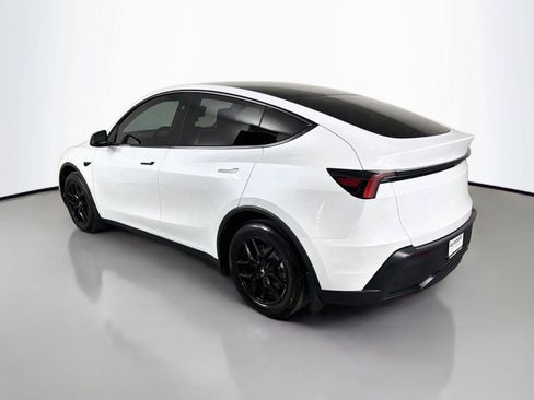 Used 2026 Tesla Model Y Long Range RWD image 7