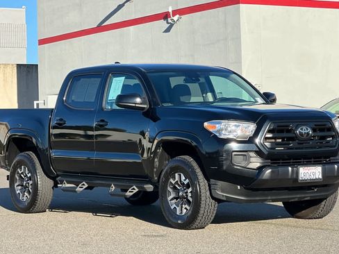 Used 2019 Toyota Tacoma SR image 5