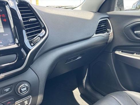 Certified 2019 Jeep Cherokee Limited w/ Luxury Group AWD/4WD image 19