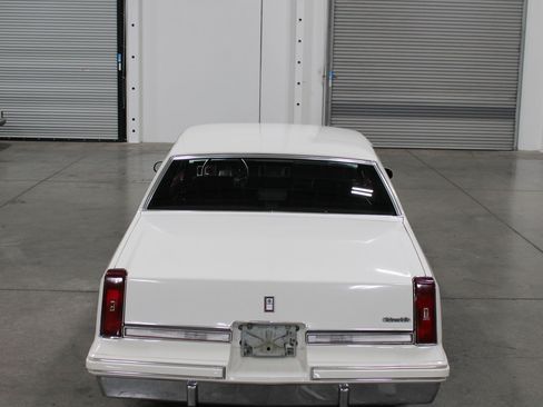 Used 1988 Oldsmobile Cutlass Supreme Classic Brougham RWD image 6