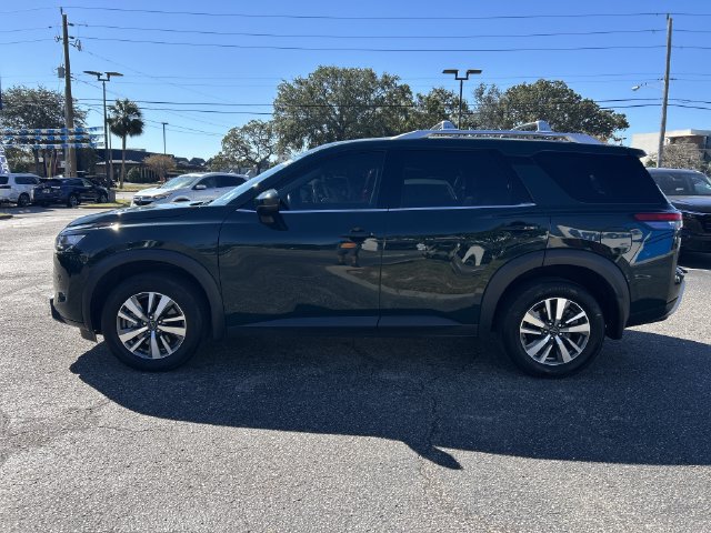 Used 2025 Nissan Pathfinder SL FWD image 7