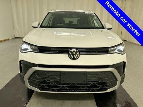 Certified 2025 Volkswagen Taos SE image 5