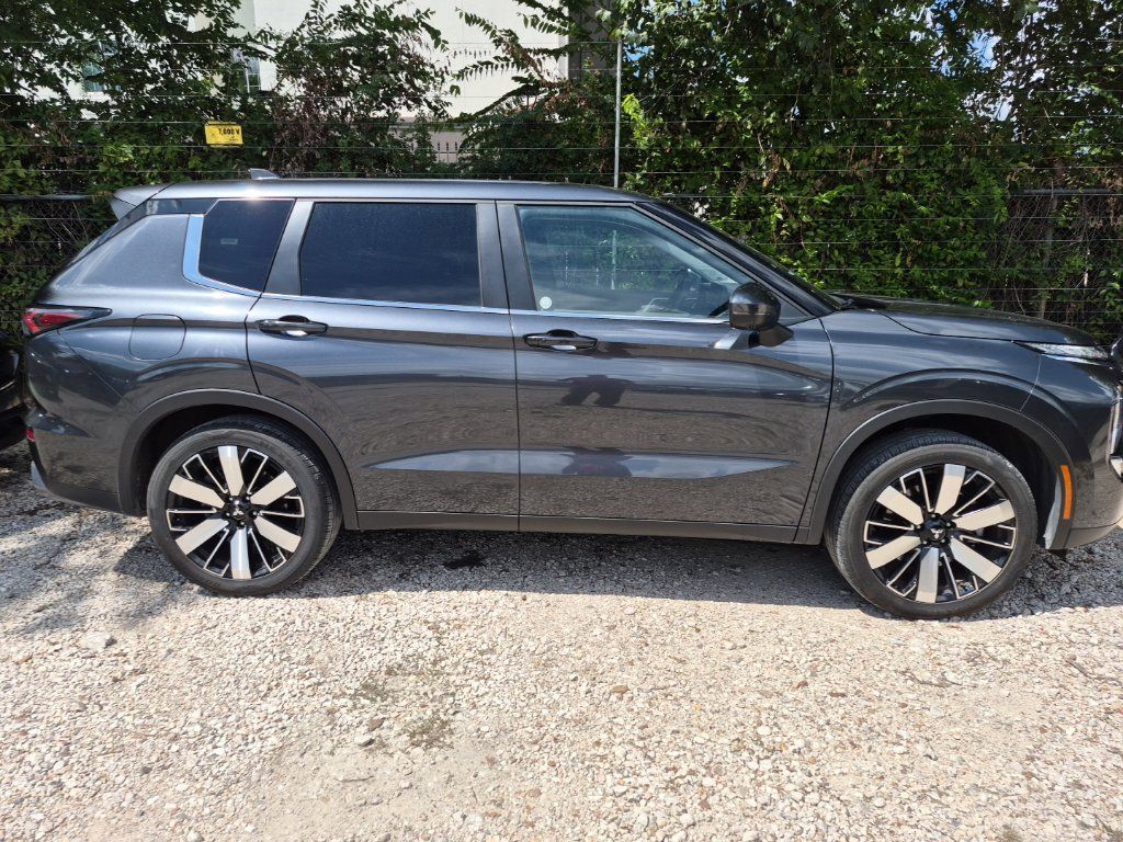Used 2025 Mitsubishi Outlander SE AWD/4WD image 5